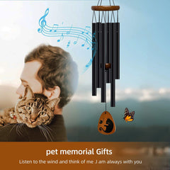 SHOW-YA gros plan sur pendentifs cœur et patte, symbolise amour et mémoire