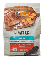 SIMPLY NOURISH sac avant montrant emballage et saveur saumon patate douce pour fraîcheur