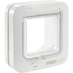 SureFlap comparaison taille du chat devant la porte, ajustement clair
