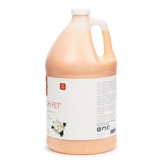 Comparaison d’échelle 1 gallon Top Performance montrant la quantité économique pour salons