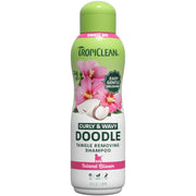TropiClean flacon 20 oz montrant l'emballage pour pelages bouclés, praticité