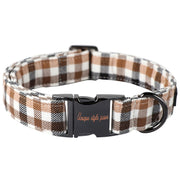 Unique style paws collier devant montrant motif carreaux et confort