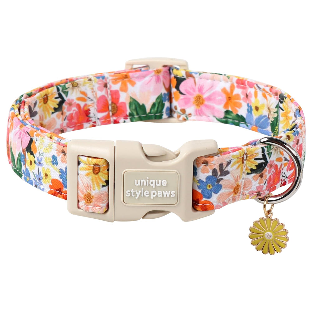 Unique style paws collier vue devant montrant motif floral et confort
