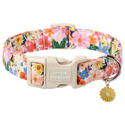 Unique style paws collier vue devant montrant motif floral et confort