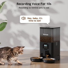 VOLUAS distributeur en action avec deux chats, distribution synchronisée des repas