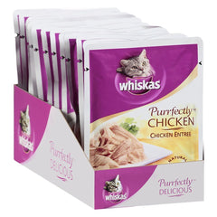 Whiskas gros plan sur morceaux de poulet en jus montrant texture appétissante
