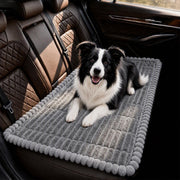 Whiskmiel vue frontale du tapis gris protégeant la banquette, protection efficace