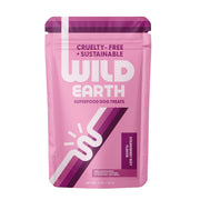 Wild Earth sachet face avant montrant la saveur fraise et betterave et l'attrait visuel