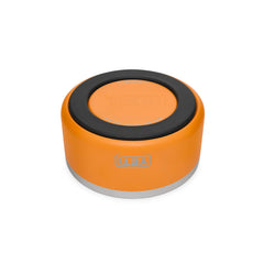 YETI Boomer 4 remplie de croquettes, contenance pratique pour portions