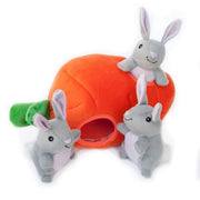 ZippyPaws carotte frontale montrant la housse lavable et l'attrait visuel