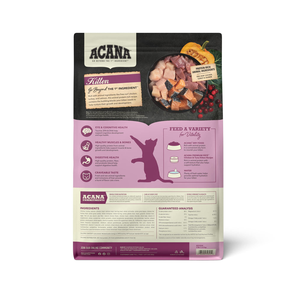 ACANA gros plan des croquettes montrant la texture nutritive