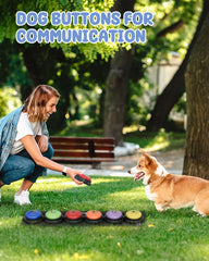 Acools chien appuyant sur un bouton pour communiquer et renforcer l’apprentissage