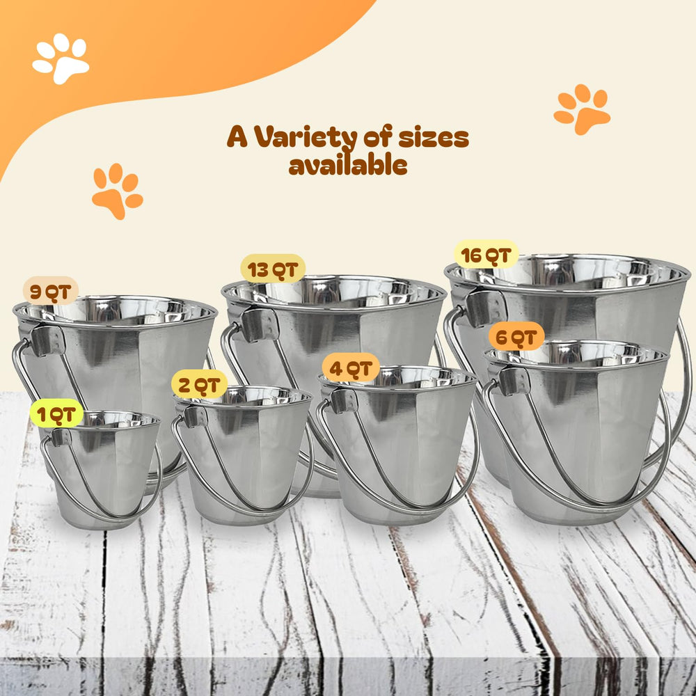 Advance Pet Products seau comparé à une main montrant sa taille portable