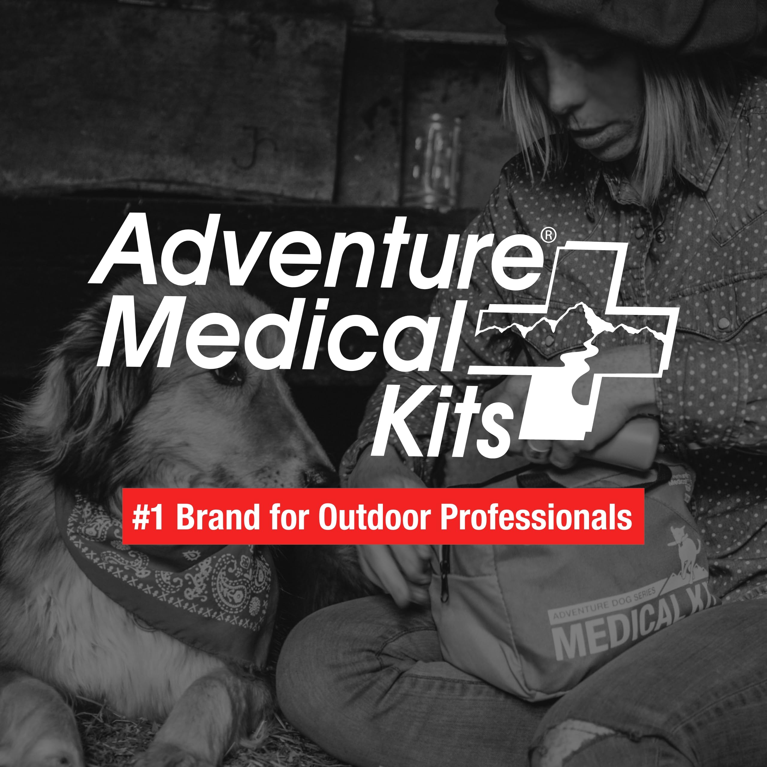 Adventure Medical Kits comparaison taille avec téléphone pour évaluer portabilité
