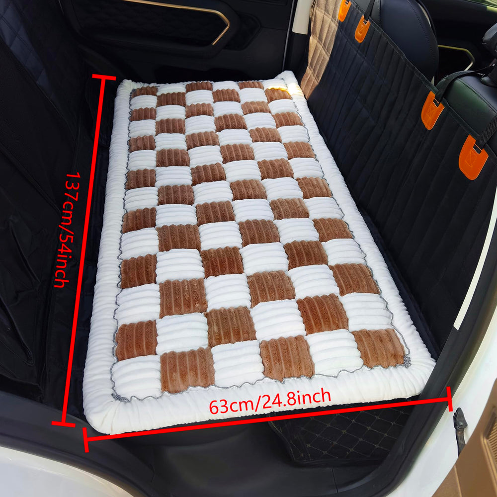 AEEISHOMEREFORM tapis installé dans voiture offrant confort et stabilité au chien