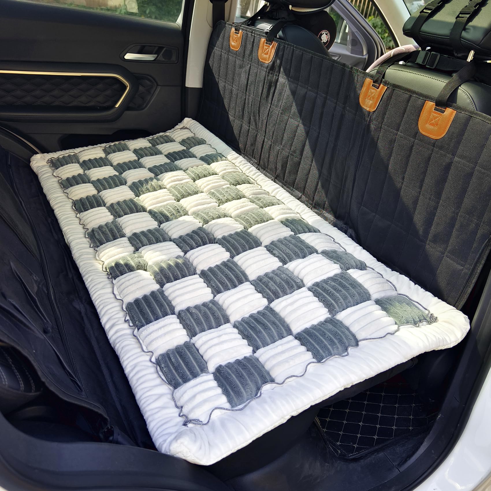 AEEISHOMEREFORM housse de banquette arrière montrée installée, protection complète