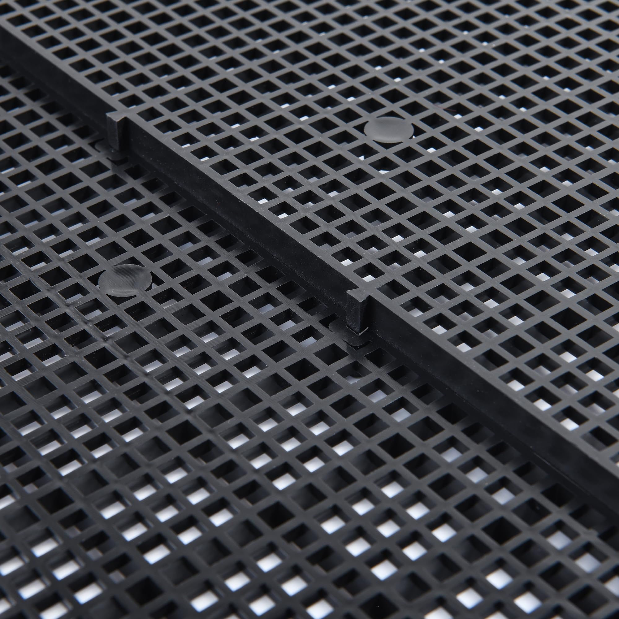 ALEGI gros plan sur la texture de la grille, surface antidérapante et résistante