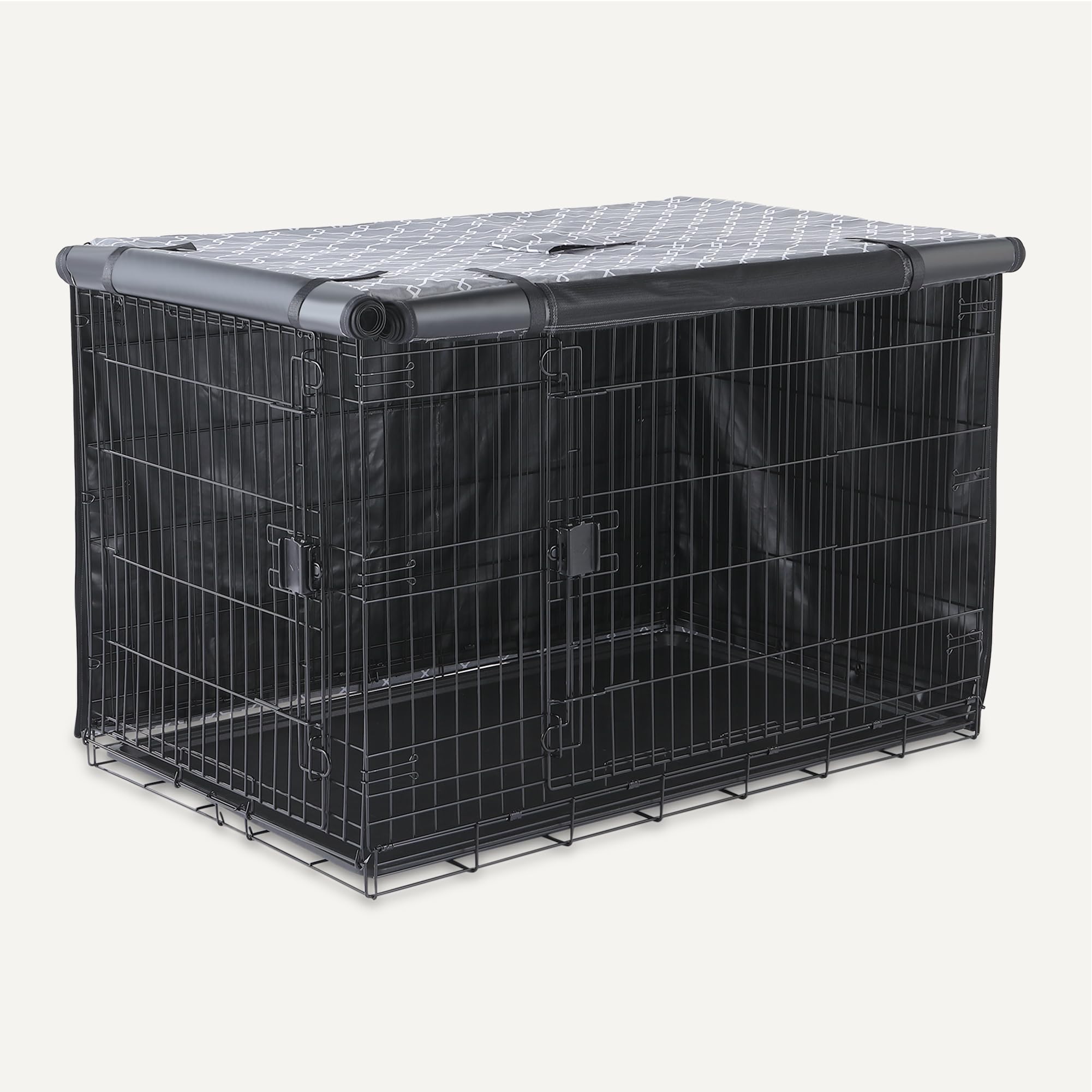 Amazon Basics housse en usage avec chien calme dans la cage