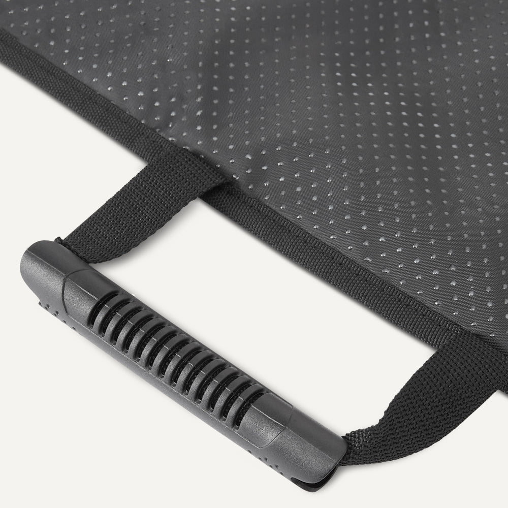 Amazon Basics chien installé sur la housse montrant confort et propreté