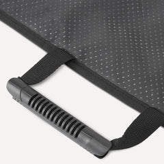 Amazon Basics chien installé sur la housse montrant confort et propreté