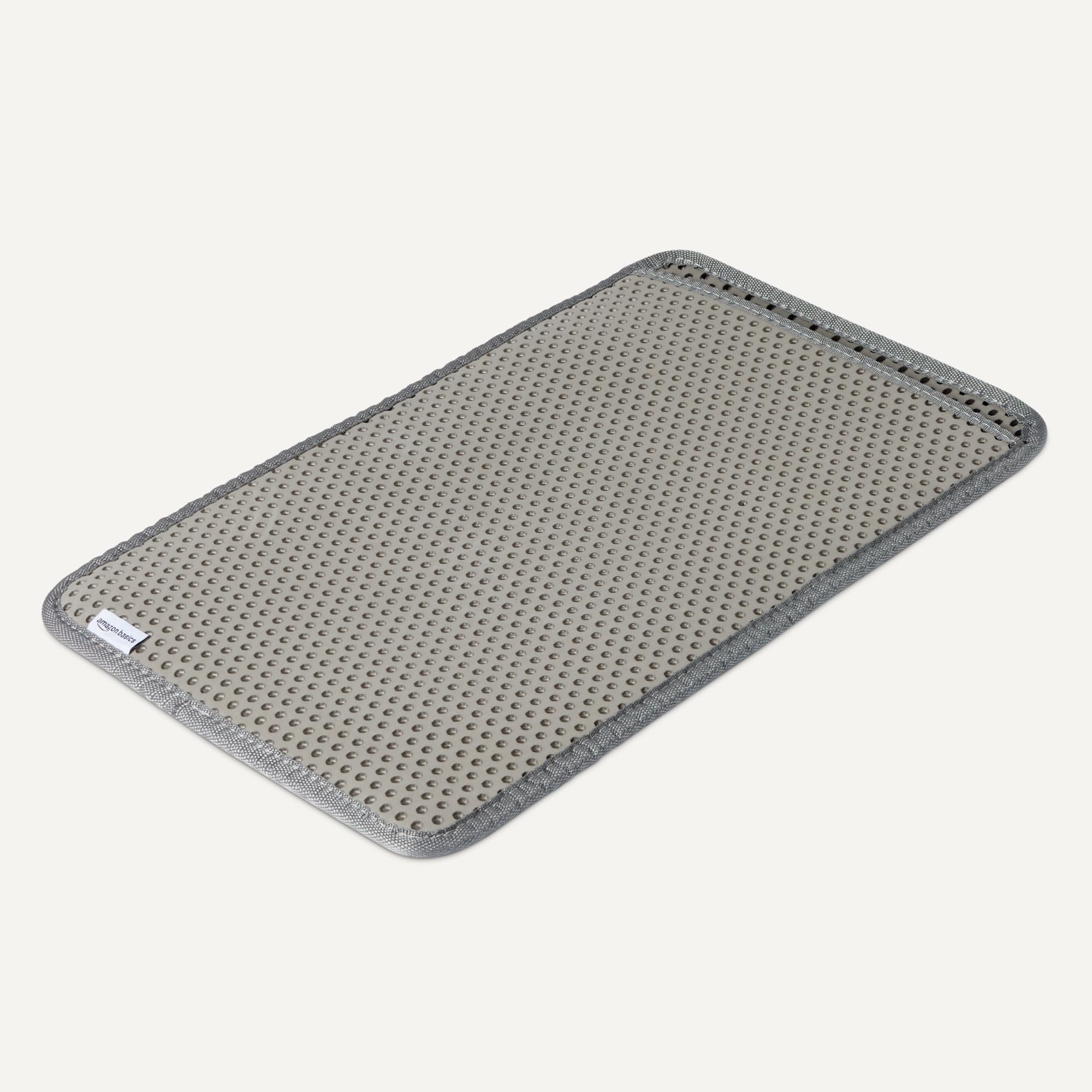 Amazon Basics chat sortant du bac utilise tapis confiant