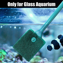 AQUANEAT brosse en usage nettoyant vitres d'aquarium rapidement