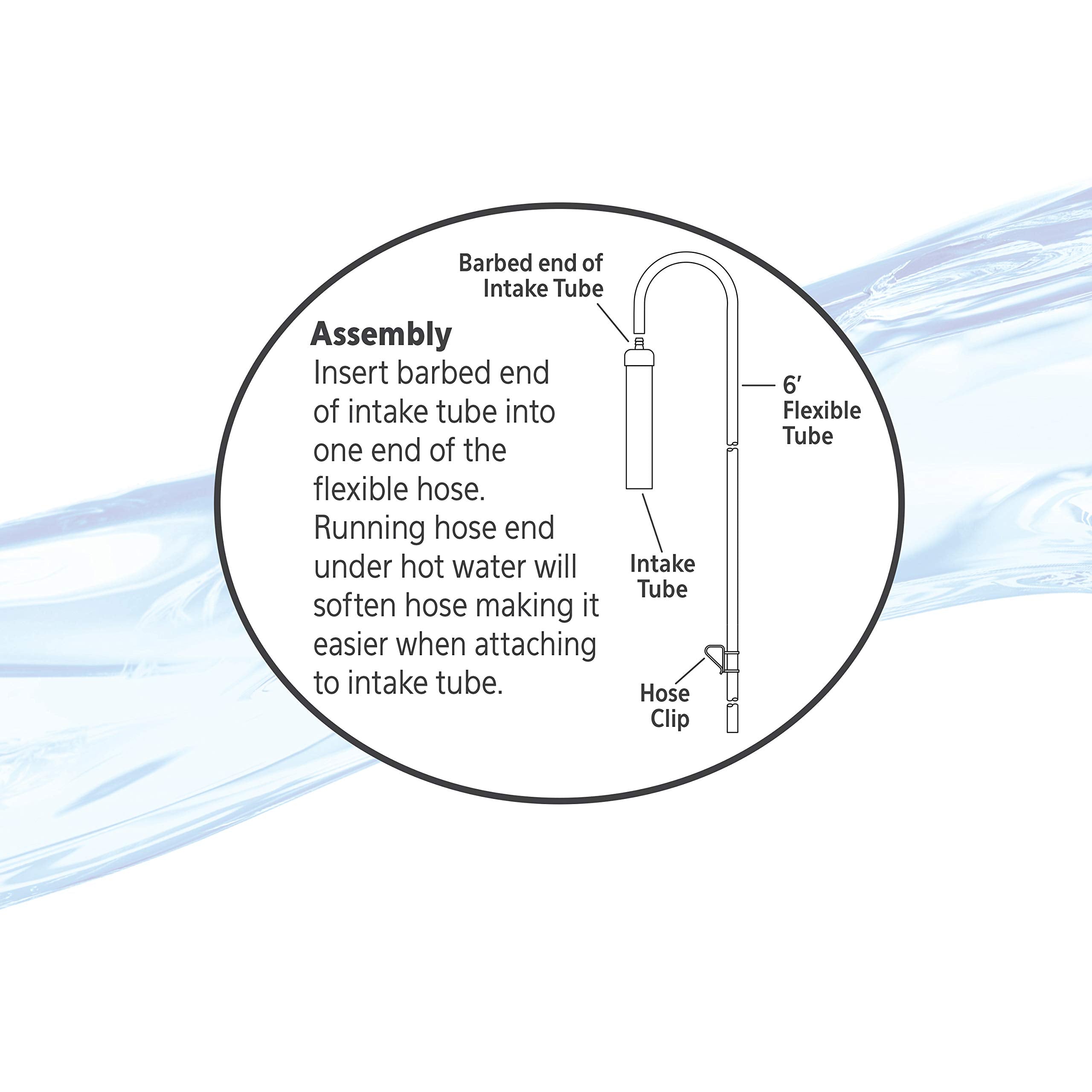 Aqueon siphon en action aspirant débris et eau pour entretien rapide