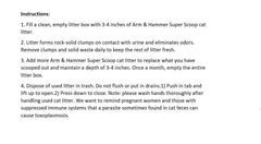 Main retirant un agglomérat du bac avec Super Scoop ARM & HAMMER pour entretien rapide
