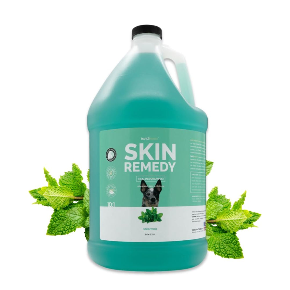 Bark2Basics bouteille gallon avec étiquette lisible montrant usage professionnel