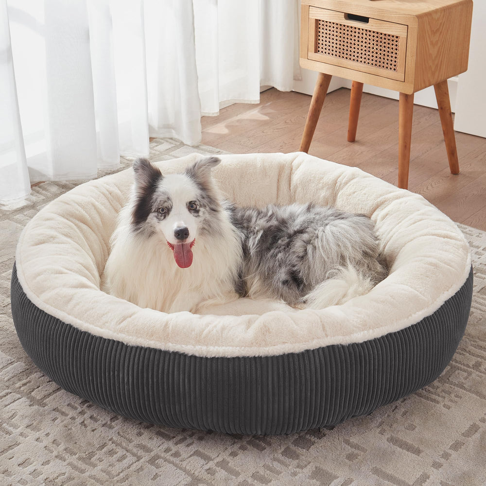 BedStill vue frontale du lit gris foncé montrant confort et style