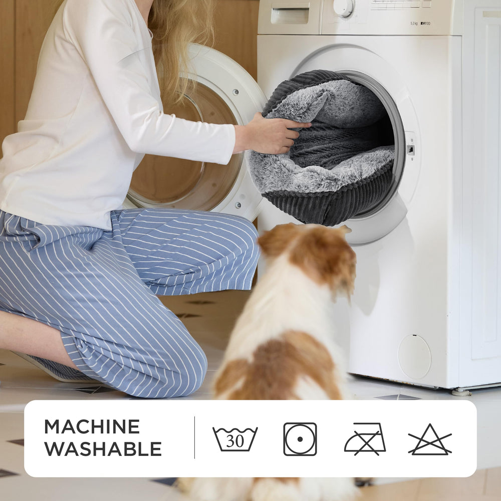 Bedsure chien allongé utilisant le lit pour repos confortable