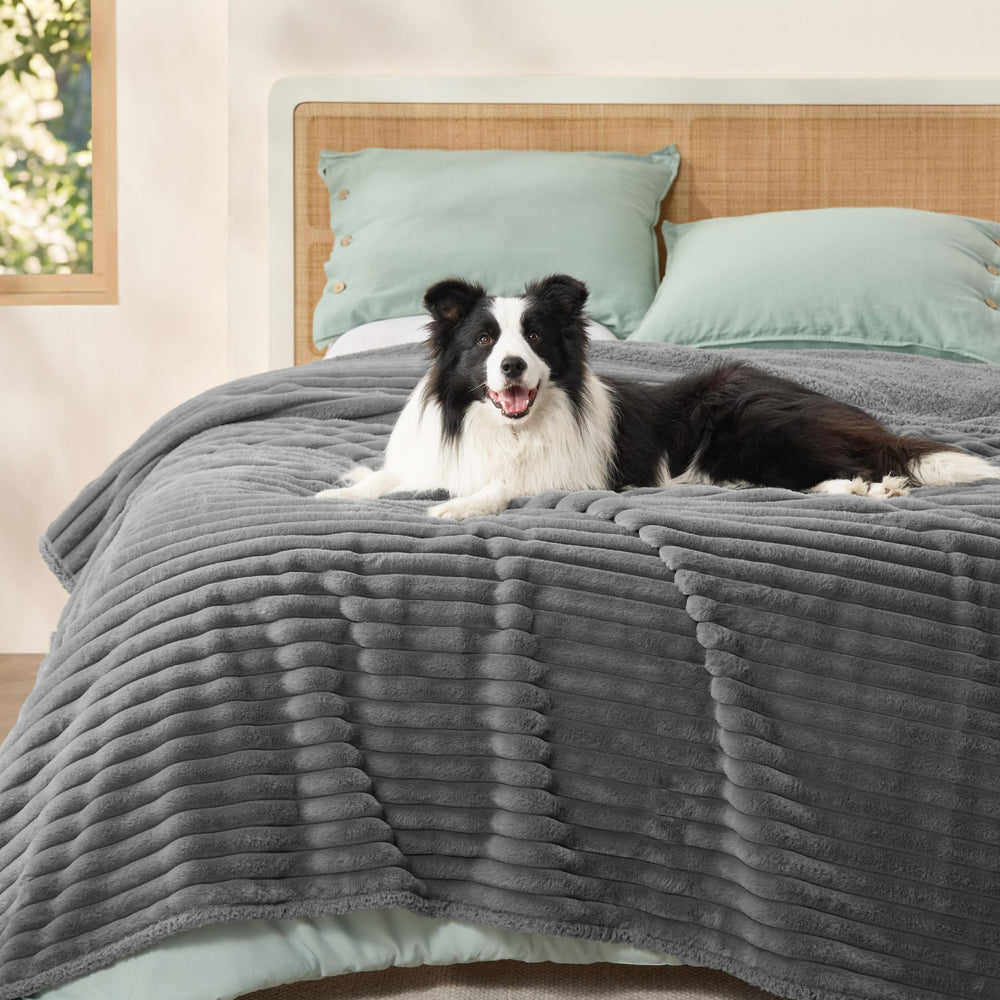 Bedsure couverture face emballage montrant taille queen et couleur Warm Grey pour protection