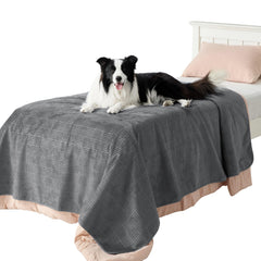 Bedsure gros plan velours, texture douce pour apaiser animaux et humains