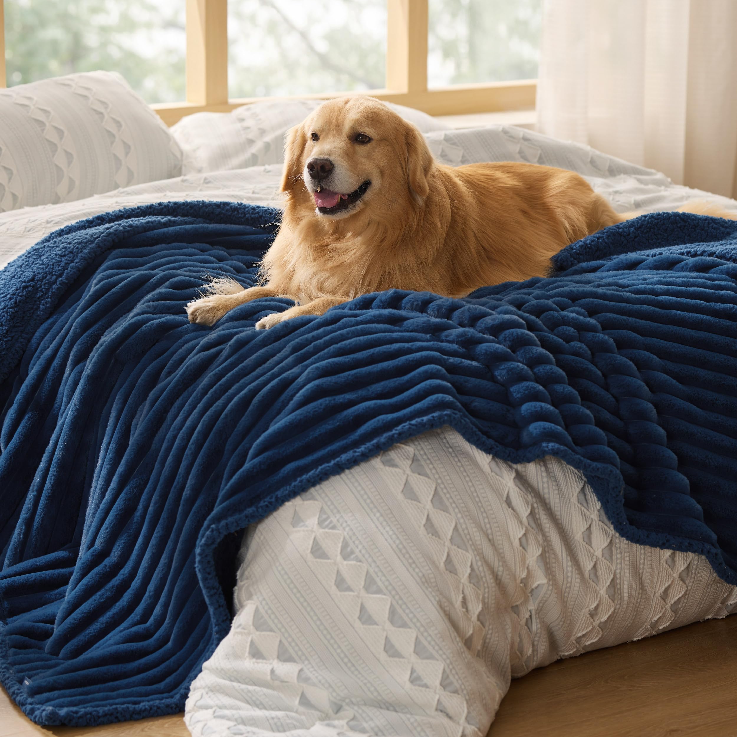 Bedsure plaid face avant bleu marine montrant design et protection