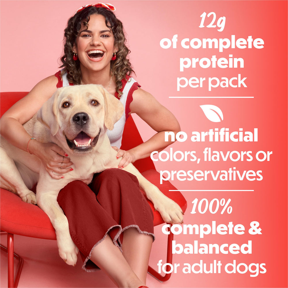 Beneful Purina boîte à côté d'une tasse pour comparaison de taille pratique