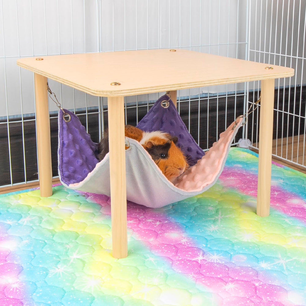 BESNEW hamac installé dans une cage créant un coin cosy et organisé