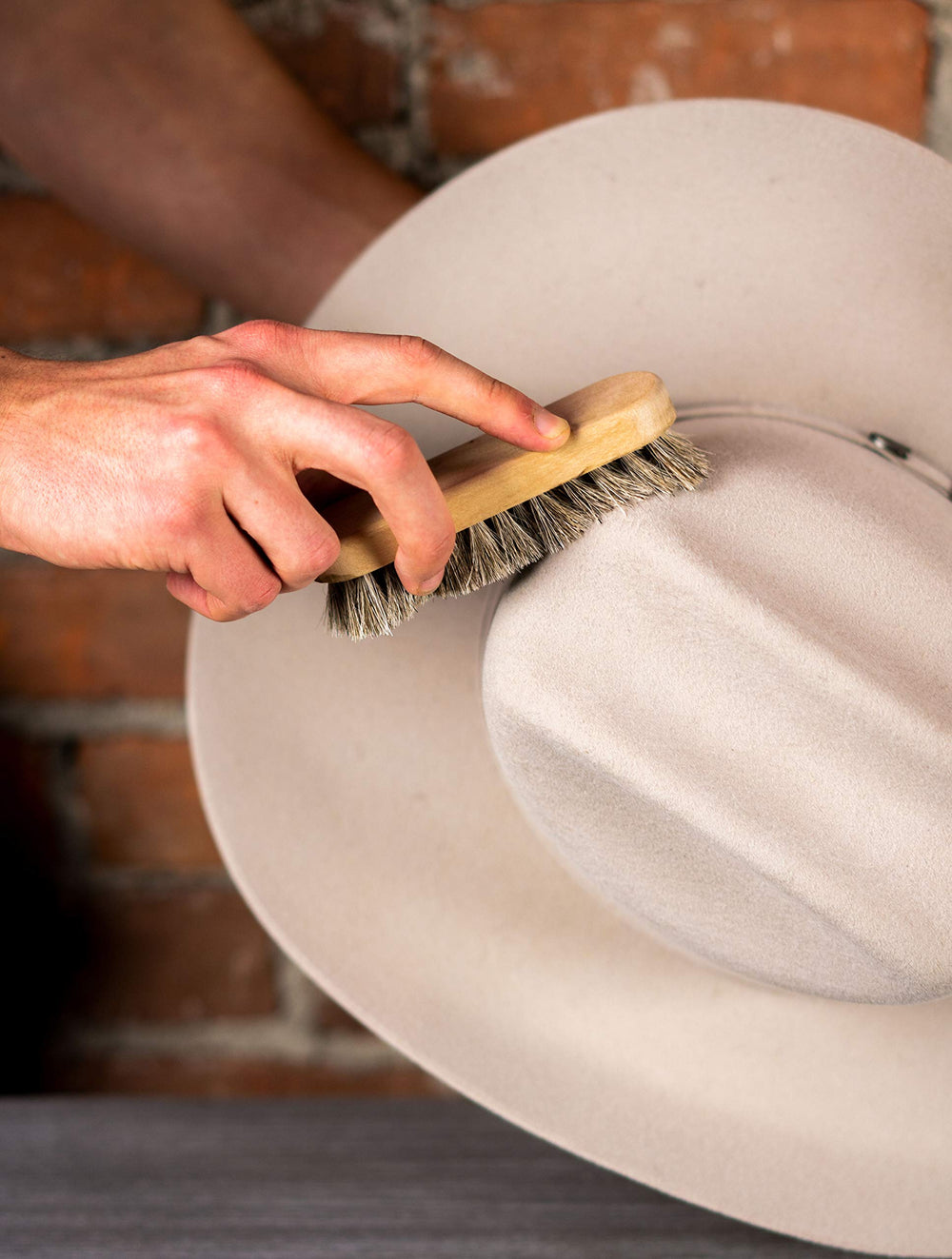 Bickmore brosse à l'échelle de la main, taille pratique pour rangement