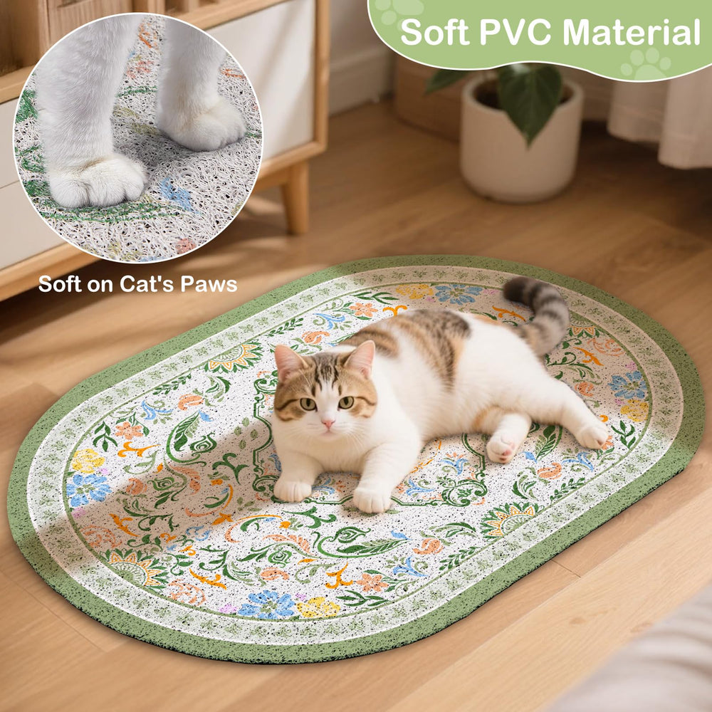 Bienbee chat allongé sur le tapis illustrant confort et coin repos