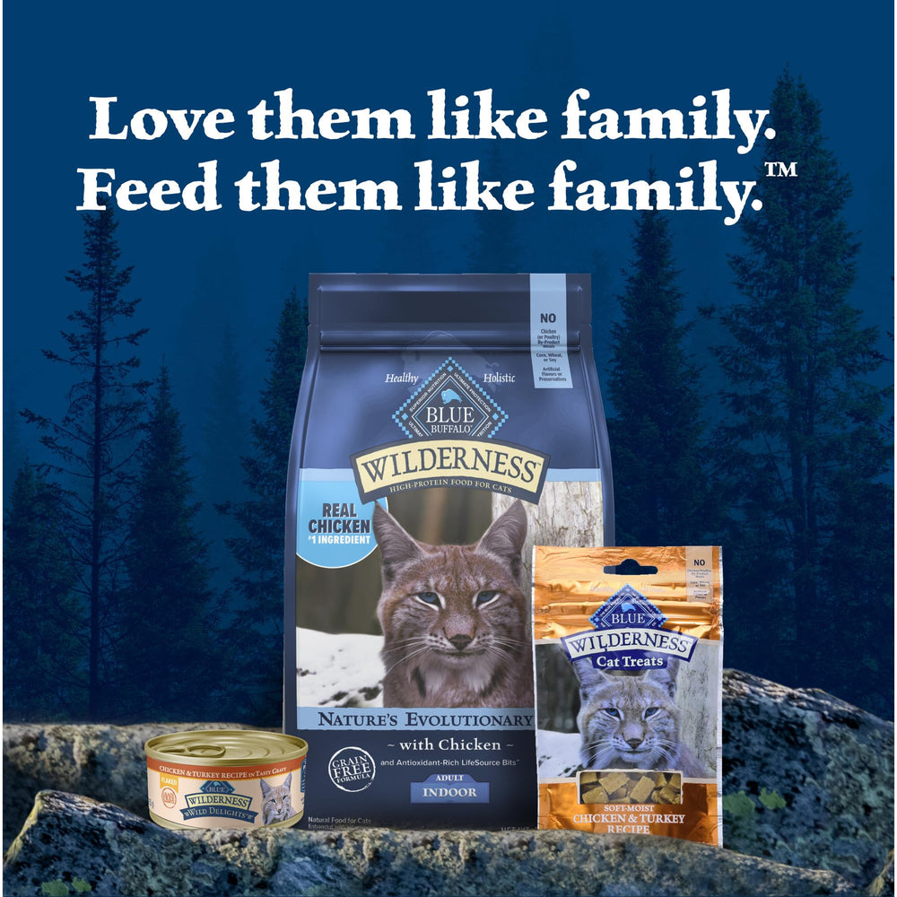 Blue Buffalo chat qui mange en cuisine illustrant acceptation et plaisir