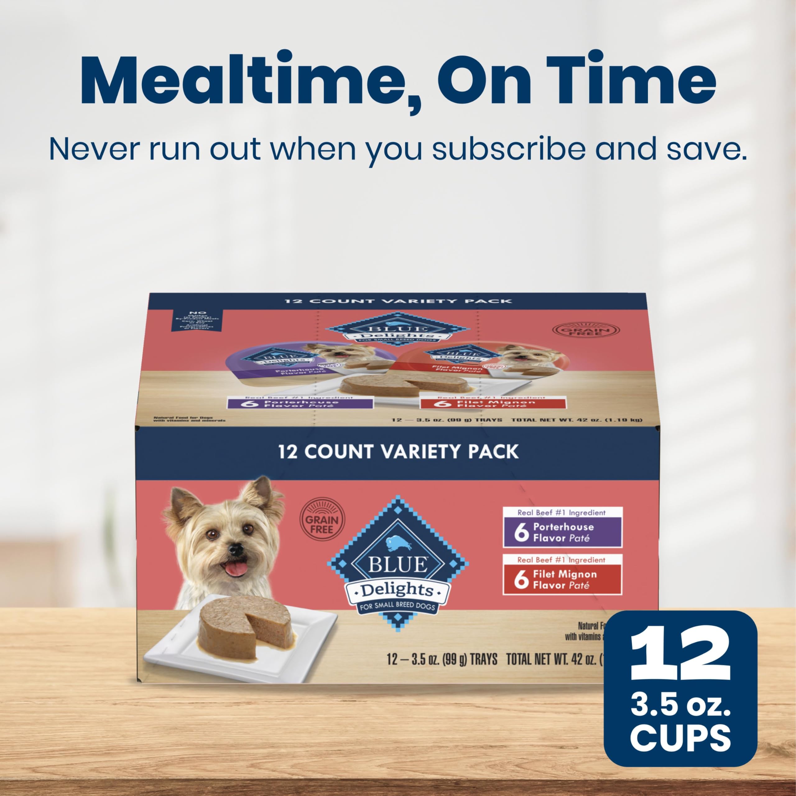 Blue Buffalo chien petit mangeant dans une cuisine familiale