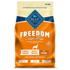 Blue Buffalo sac devant montrant la recette poulet et bénéfice nutritionnel