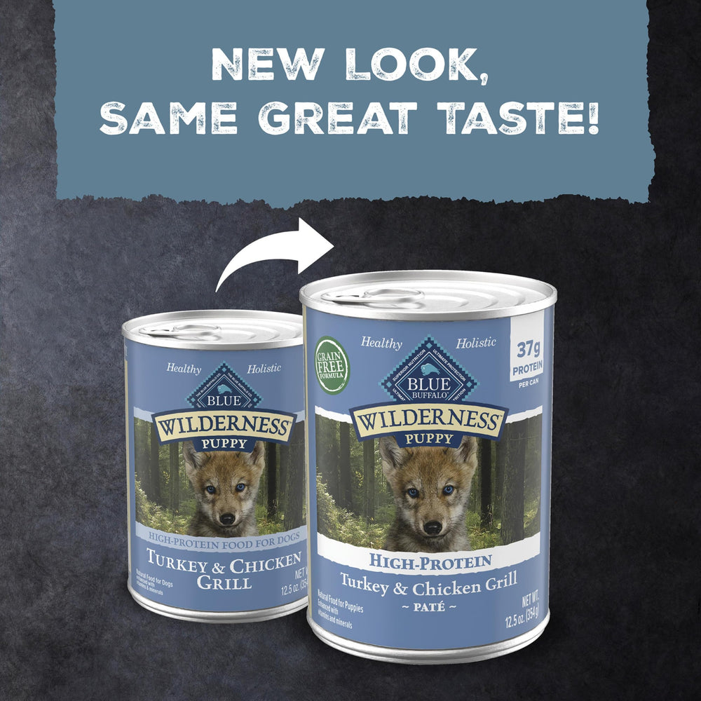 Blue Buffalo gros plan sur la texture de la pâtée montrant morceaux de dinde et poulet nutritifs