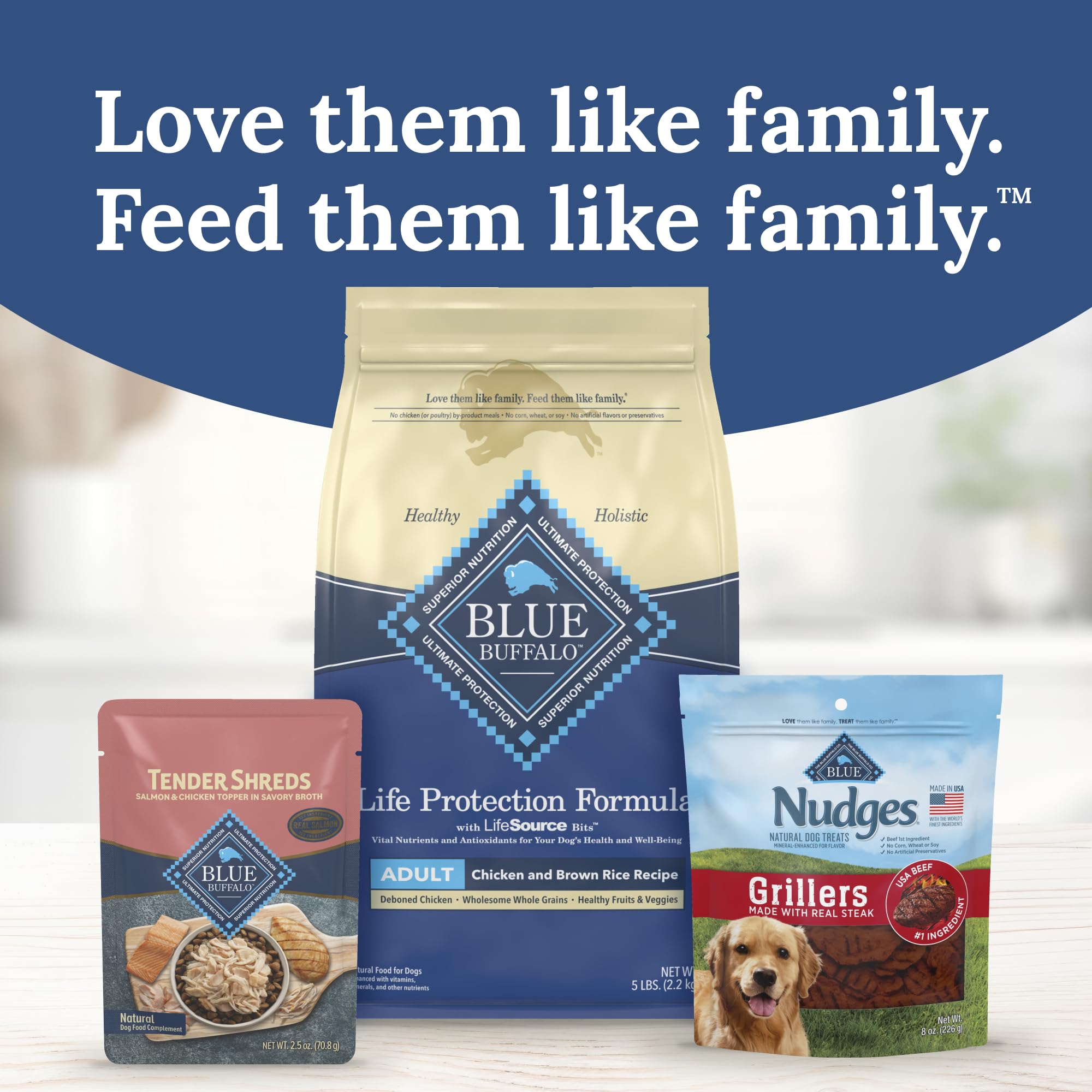 Blue Buffalo chien dégustant le topper, favorise acceptation alimentaire