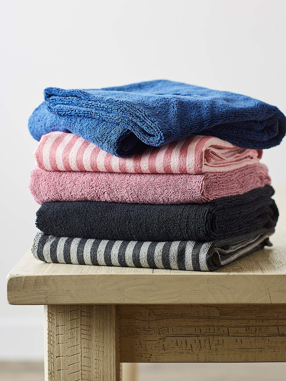 Serviette Bone Dry dans panier, garde l’animal au chaud et douillet