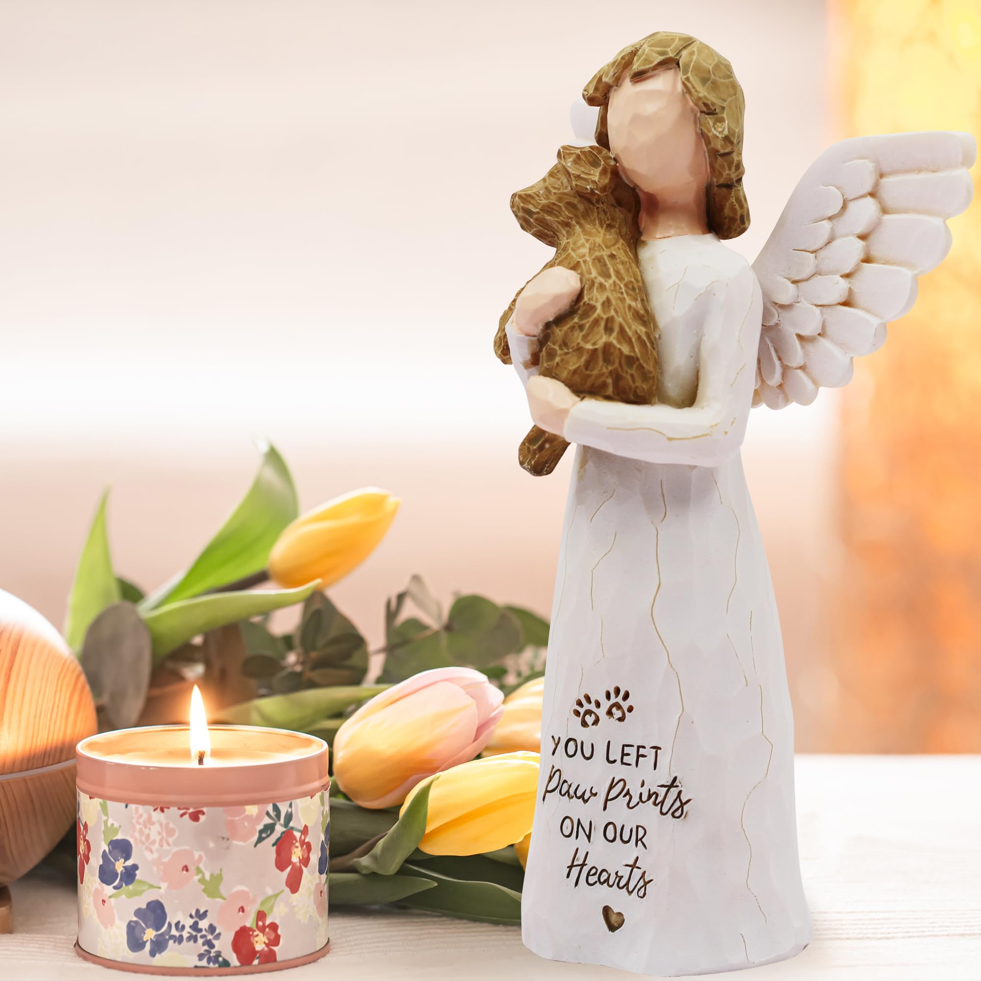 BORLESTA figurine présentée dans une vitrine de souvenirs évoquant réconfort