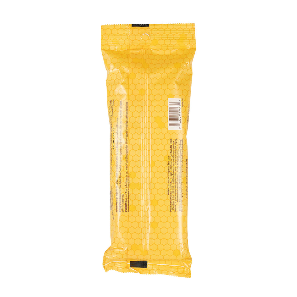 BURT'S BEES FOR PETS paquet dans une voiture pour nettoyage en voyage