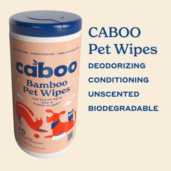Caboo lingette en usage sur patte de chien pour nettoyage rapide