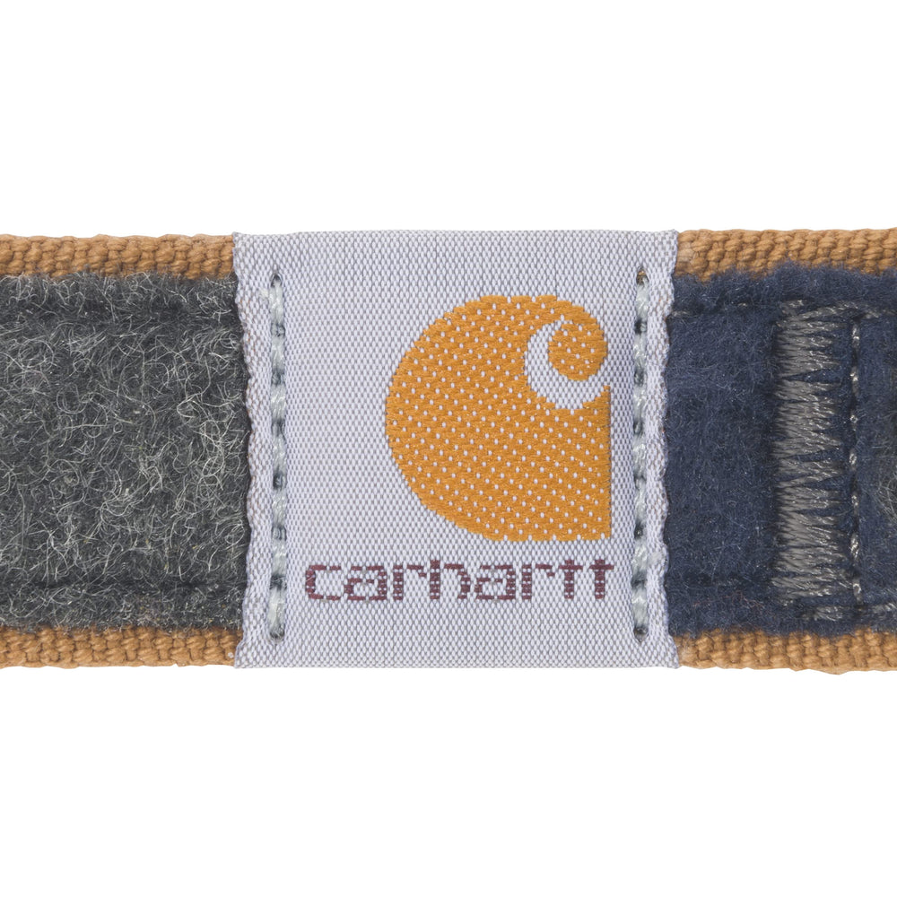 Gros plan Carhartt sur tissage duck canvas illustrant solidité et résistance