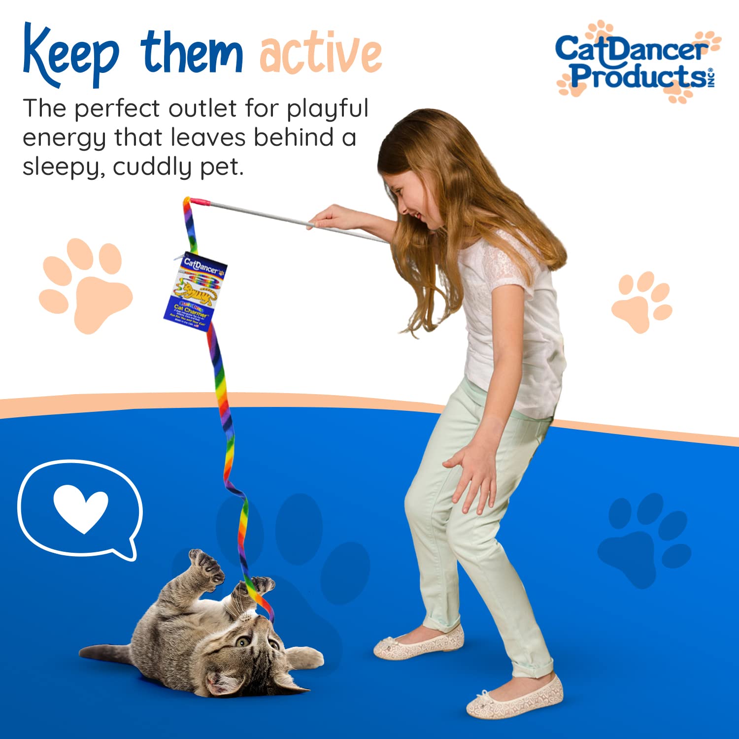 Cat Dancer chat en plein saut poursuivant ruban, encourage activité physique