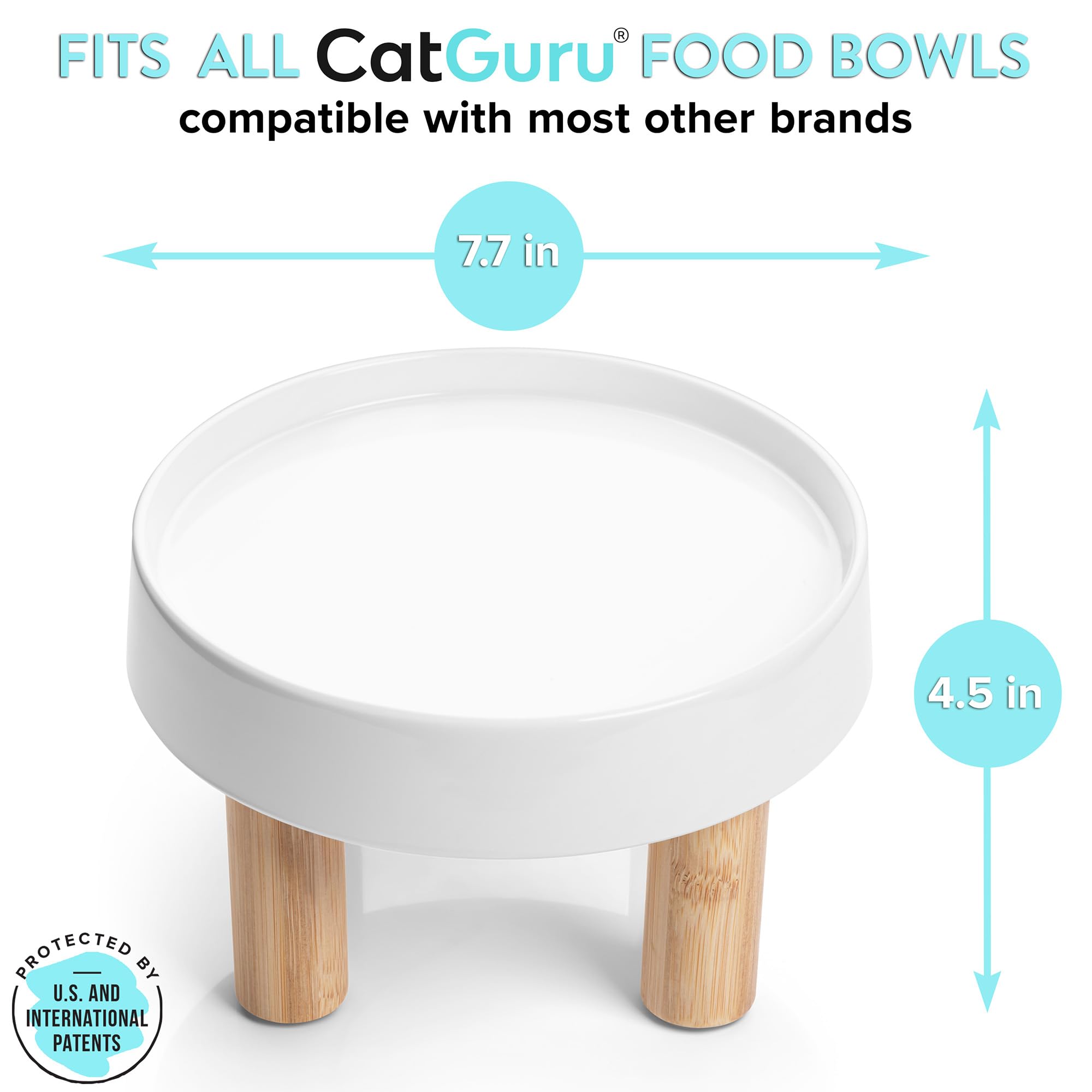 Chat utilisant CatGuru Food Table en mangeant calmement et confortablement